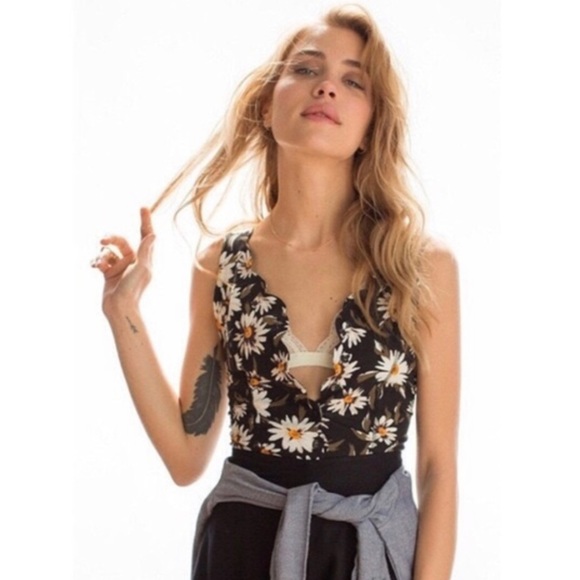 Urban Outfitters Daisy Button Up Tank - Picture 3 of 5